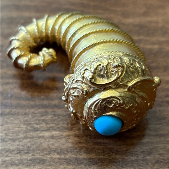 Kenneth Jay Lane Other - Gold Ornate snuff box with Turquoise Accent